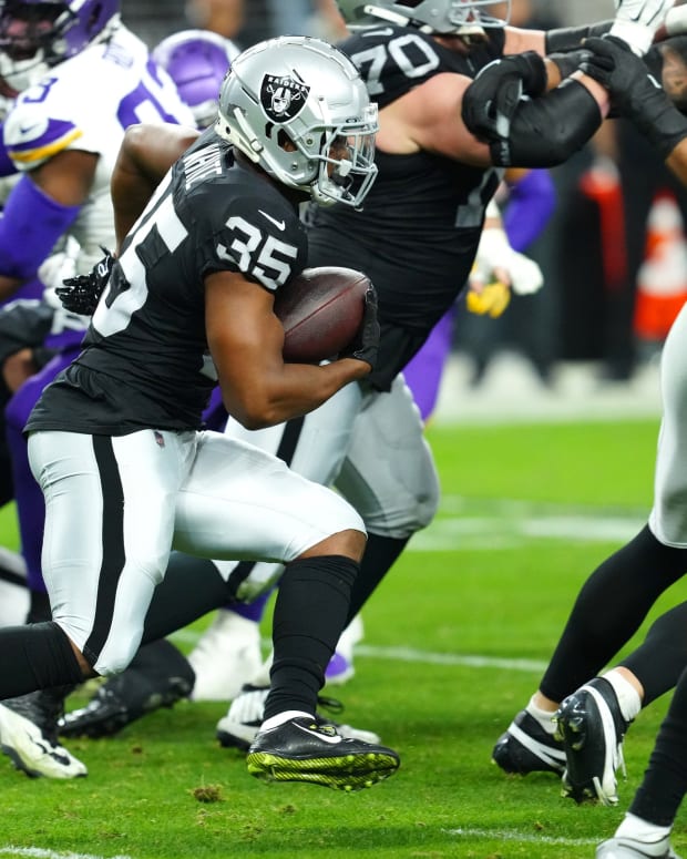Zamir White 9